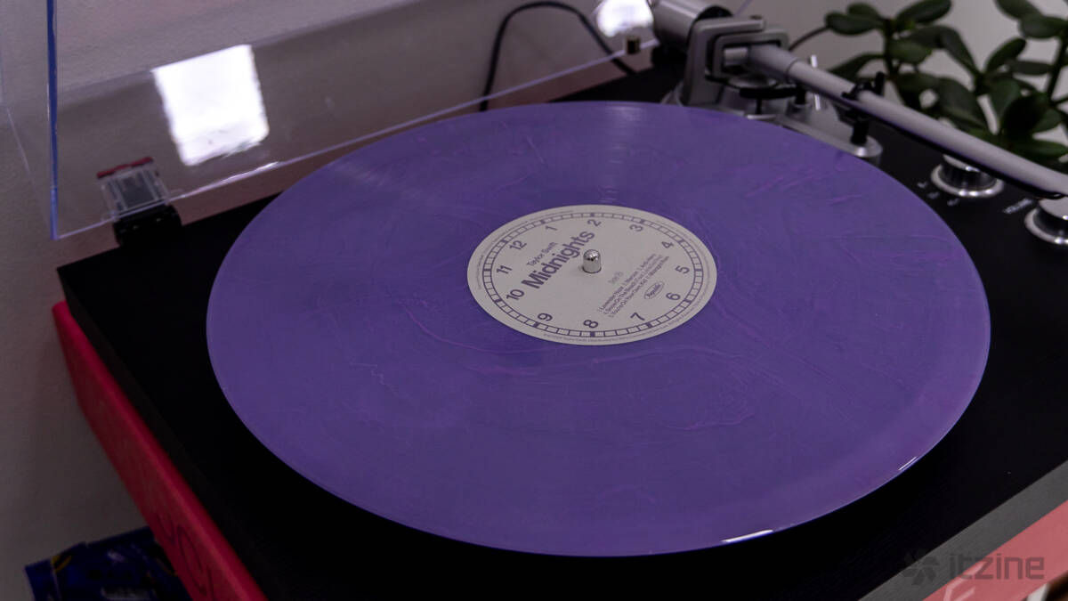 Виниловый проигрыватель Reproductor RP-LPX500SPBK синяя пластинка