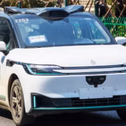 Электромобиль Baidu Apollo Go парализовал поездки в Ухане