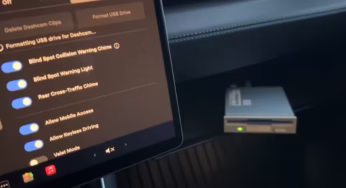 Tesla распознала дисковод для дискет и включила музыку