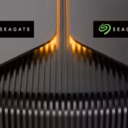Внешний накопитель Seagate с черным корпусом и логотипами