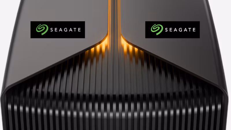 Внешний накопитель Seagate с черным корпусом и логотипами