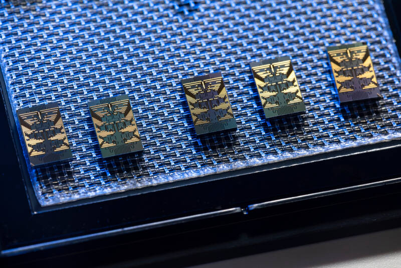 Четыре кристаллические чипы Cisco квантовый коммутатор