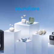 колонки Soundcore Anker беспроводные на подиумах