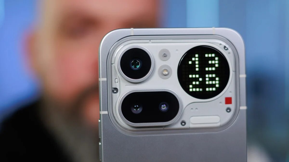 Фотография смартфона с двумя камерами и дисплеем устройством Apple