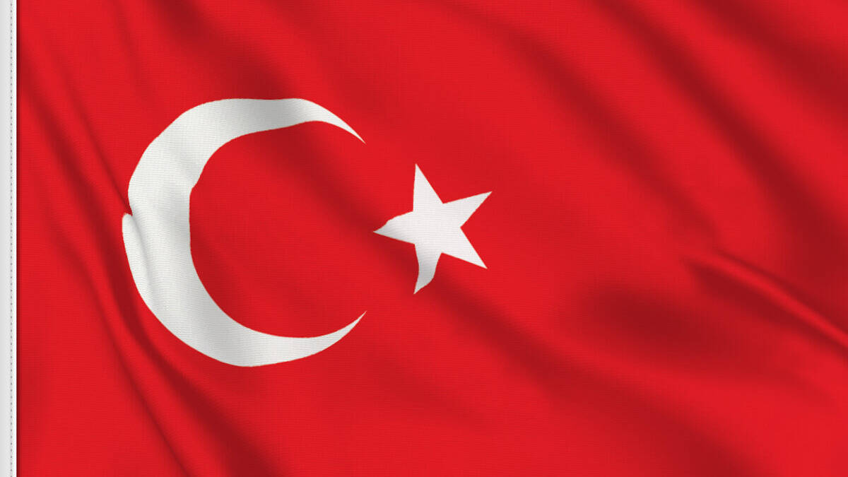 Турецкий флаг с красным фоном и белой звездой и полумесяцем