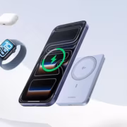 Ugreen MagFlow Air, беспроводной зарядный блок и портативный павербанк, размещённые на белом фоне