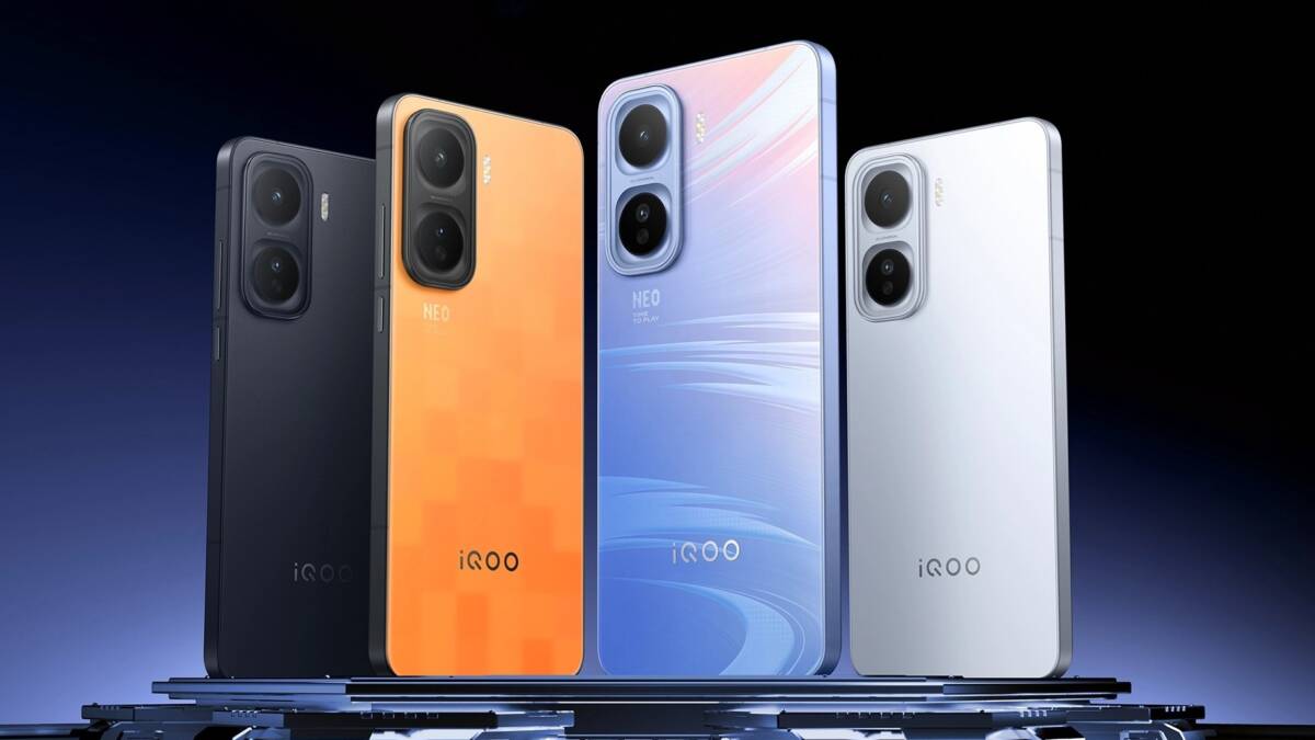 Четыре смартфона iQOO Neo 7 с разными цветами