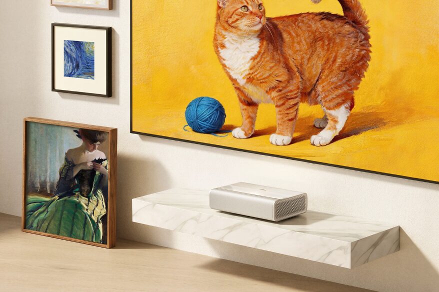 Ультракороткофокусный проектор Xgimi MIRA 4K на стене