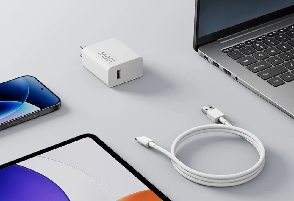 Маленькая зарядка Xiaomi GaN на 100 Вт с USB-портом