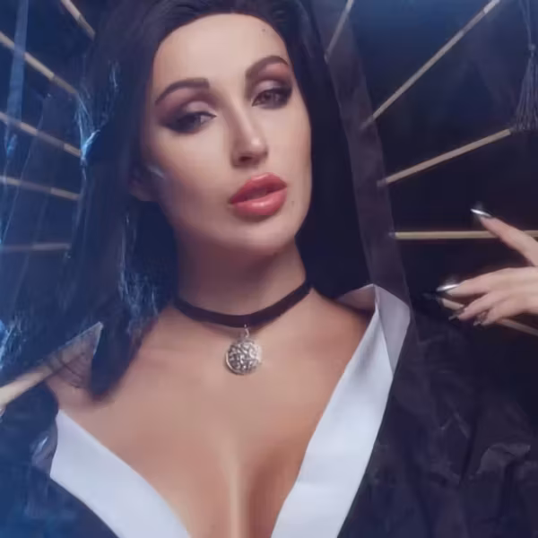 Косплей Йеннифэр из The Witcher 3 кимоно Леры Химеры