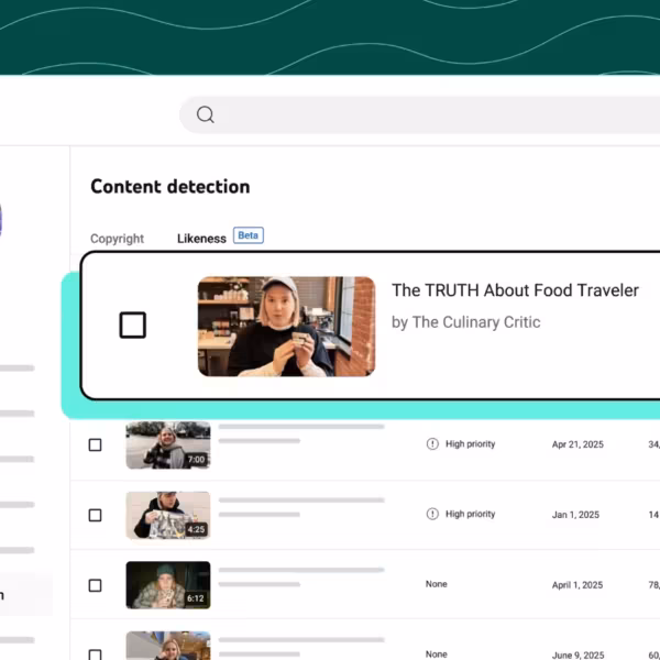 Экран студии YouTube с видео о food traveler