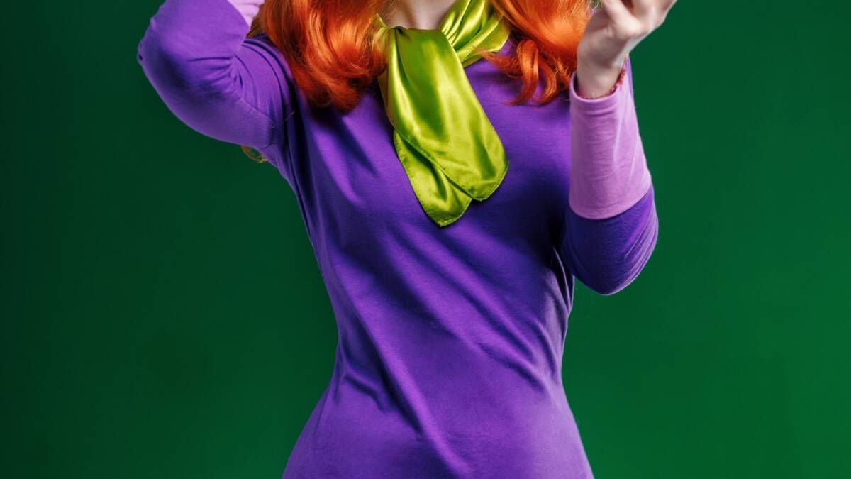 Дафна в косплее Ulichan из Скуби-Ду яркая