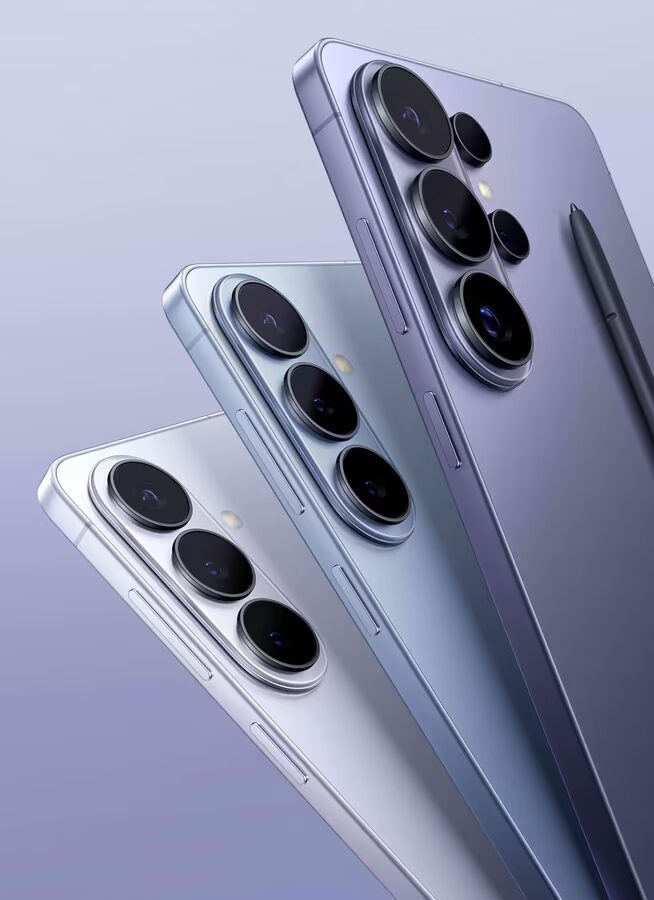 Три цветных смартфона Samsung Galaxy S27 Pro с камерами