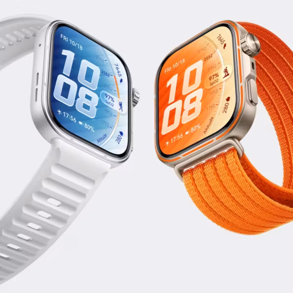 Две смарт-часы Huawei Watch Fit 5 на белом и оранжевом ремнях