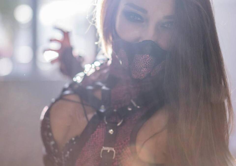 Российская модель в косплее Милины из Mortal Kombat