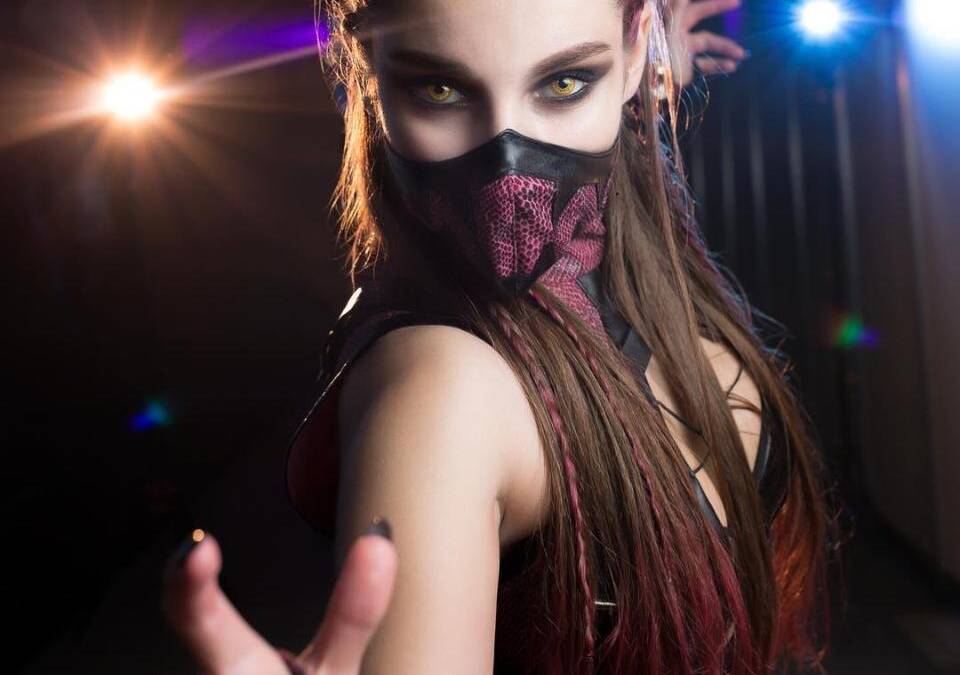 Российская модель в косплей Милины Mortal Kombat