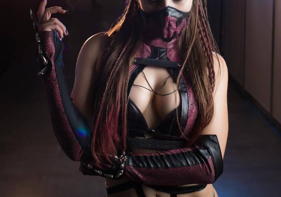 Российская модель в косплее Милины Mortal Kombat