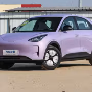 Электромобиль Geely Xingyuan передний вид