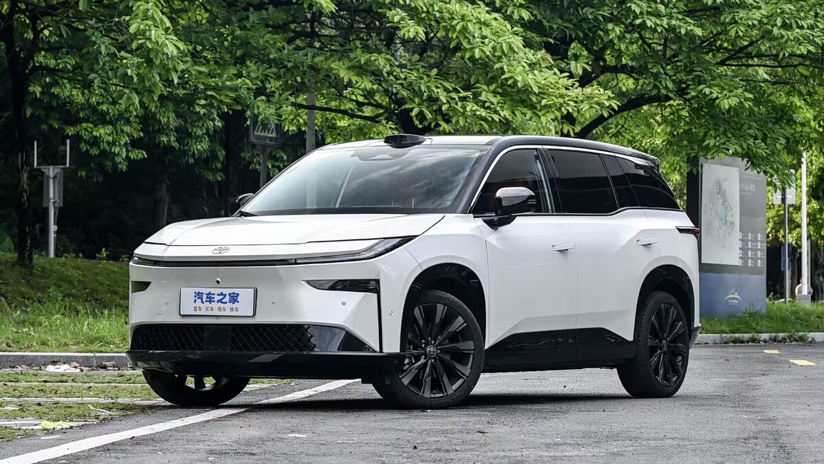 Toyota вывела bZ3X 2026 по цене от 94 800 юаней