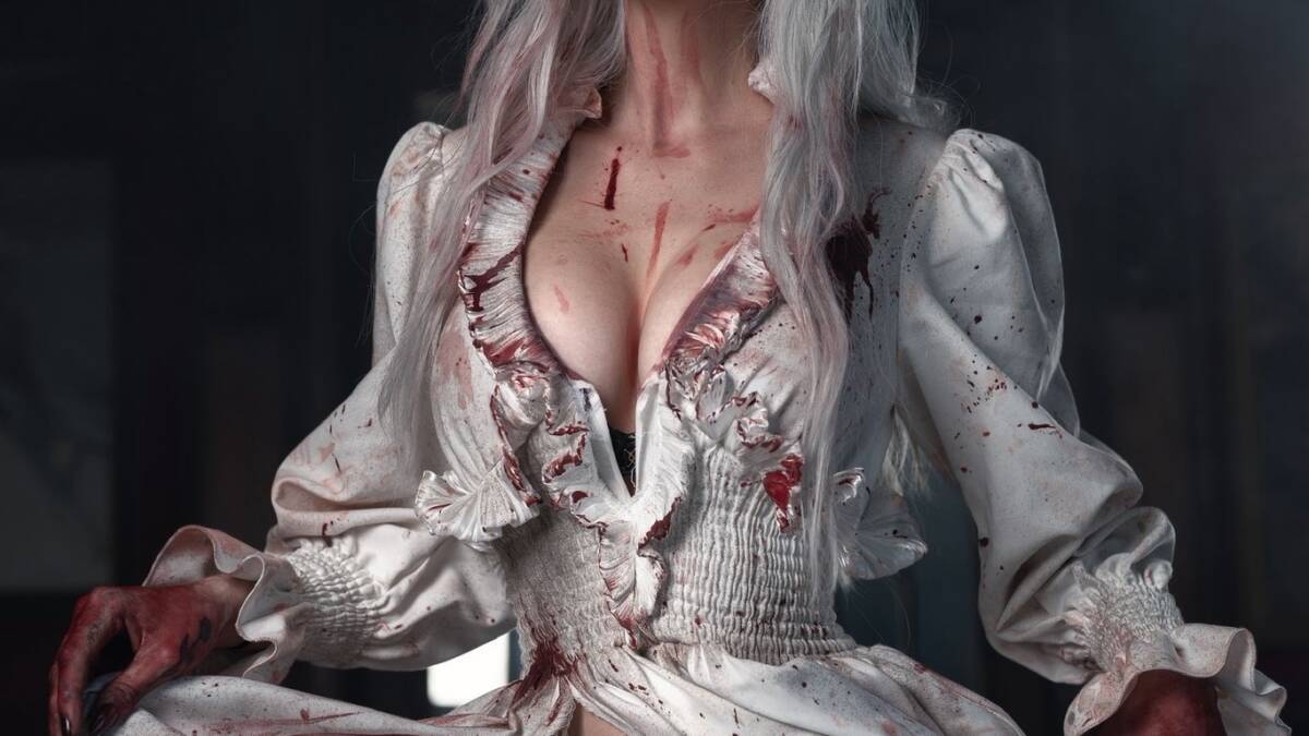 Русская модель показала косплей Селены Кори из Resident Evil Requiem 11 Русская модель в костюме кровавого косплея Resident Evil Requiem