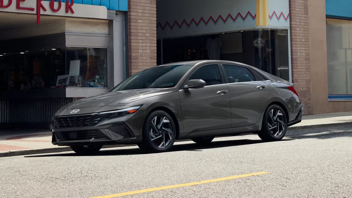Hyundai отзовет в США 54,3 тыс. Elantra Hybrid из-за ПО