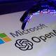 Логотип Microsoft и OpenAI с изображением человека