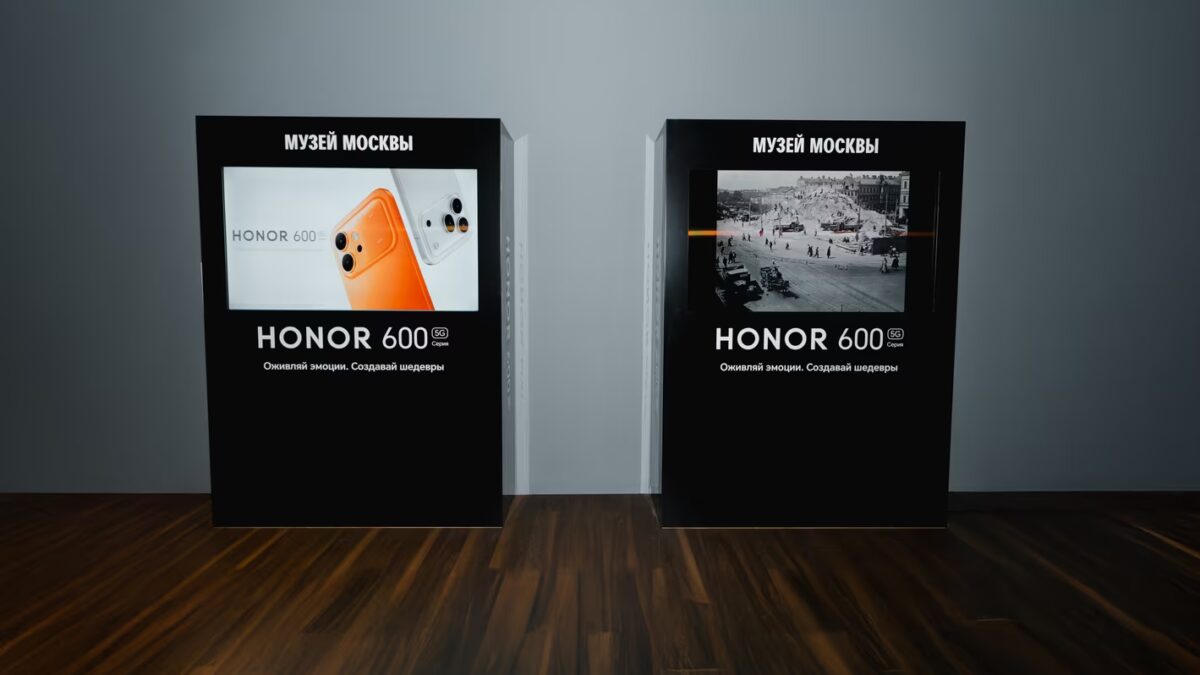 Витрина с рекламой Honor 600 и Honor 600 Pro