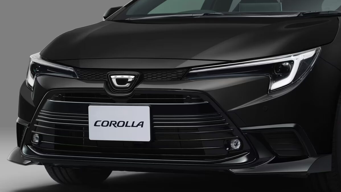 Toyota выпустила юбилейную Corolla и добавила 5-педальную версию