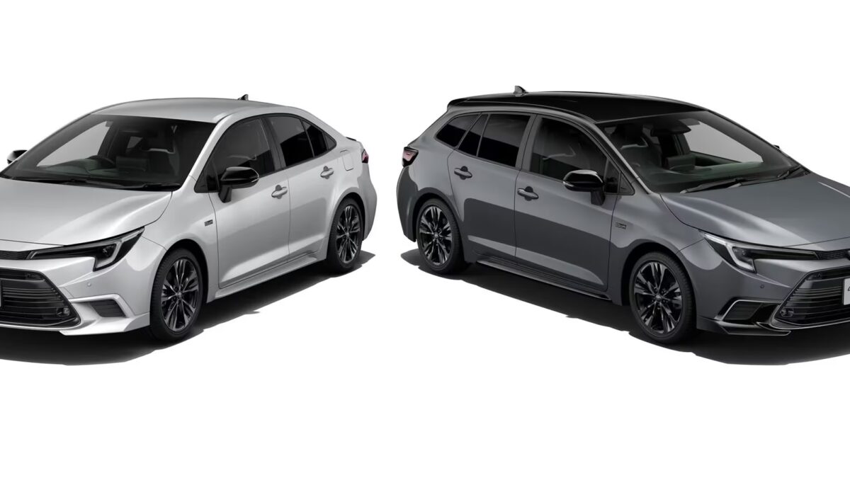 Два автомобиля Toyota Corolla юбилейная версия и 5-педальная версия