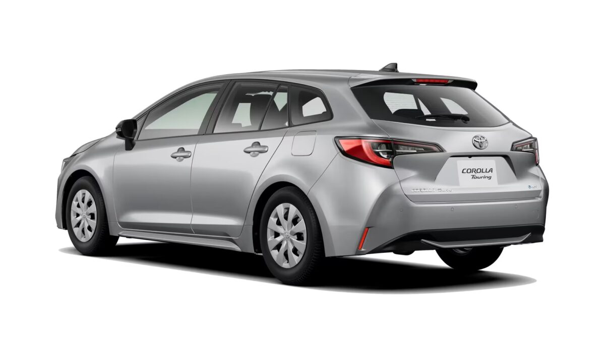 Toyota выпустила юбилейную Corolla и добавила 5-педальную версию