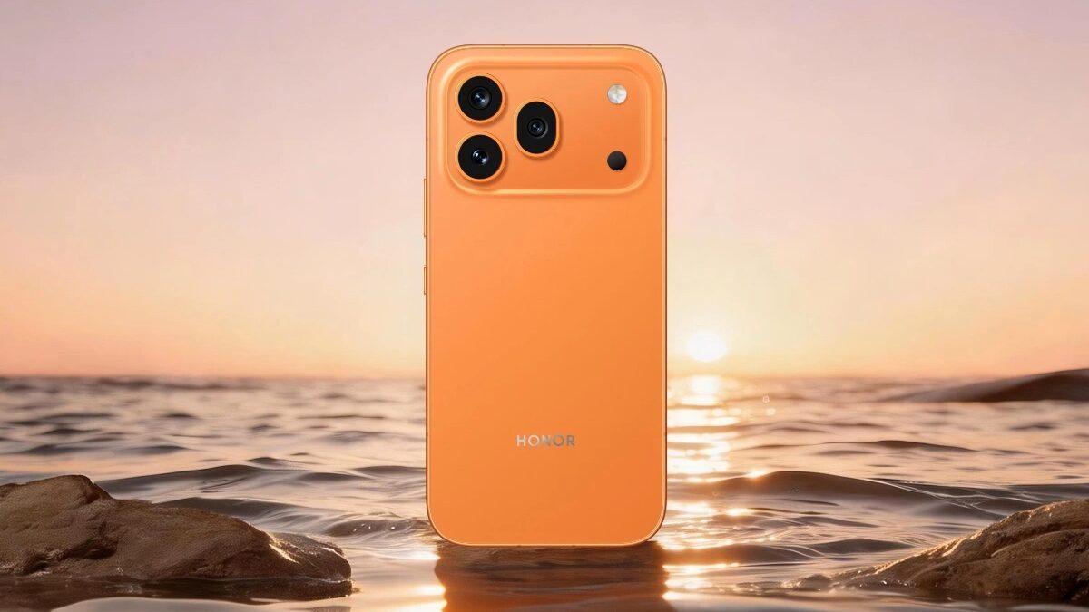 Задняя часть смартфона Honor 600 на воде