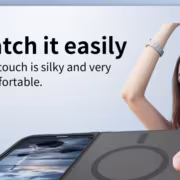 чехлы для складного iPhone от iFunSmart, рука держит телефон