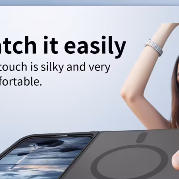 чехлы для складного iPhone от iFunSmart, рука держит телефон