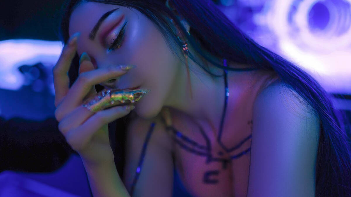 Косплей девушки в стиле Неокитч из Cyberpunk 2077