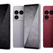 Три смартфона Sony Xperia 1 VIII с тройными камерами