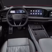 Интерьер салона Audi Q9 с четырьмя дисплеями
