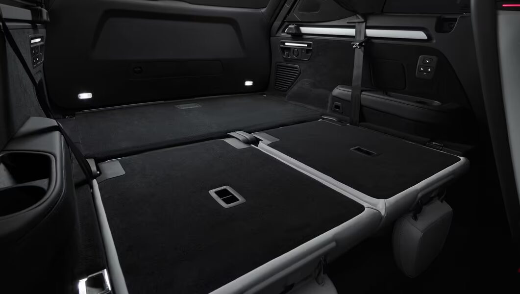 Салон автомобиля Audi Q9 со сложенными сиденьями