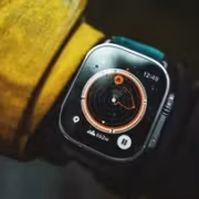 Apple Watch Ultra 4 дисплей с кольцевым циферблатом