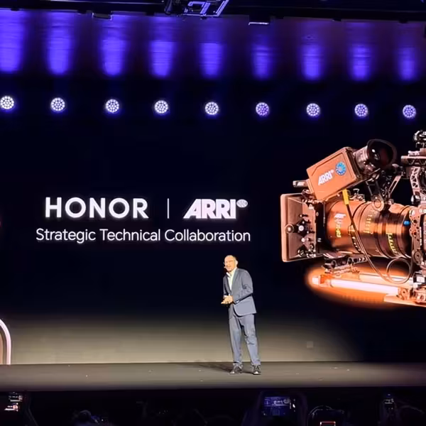 Презентация HONOR и ARRI Robot Phone крупный экран научное шоу