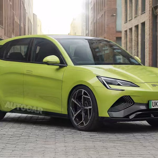 Электромобиль BYD компактный зелёный городский автомобиль