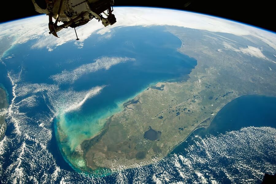 Космический корабль NASA и Земля Prithvi орбита