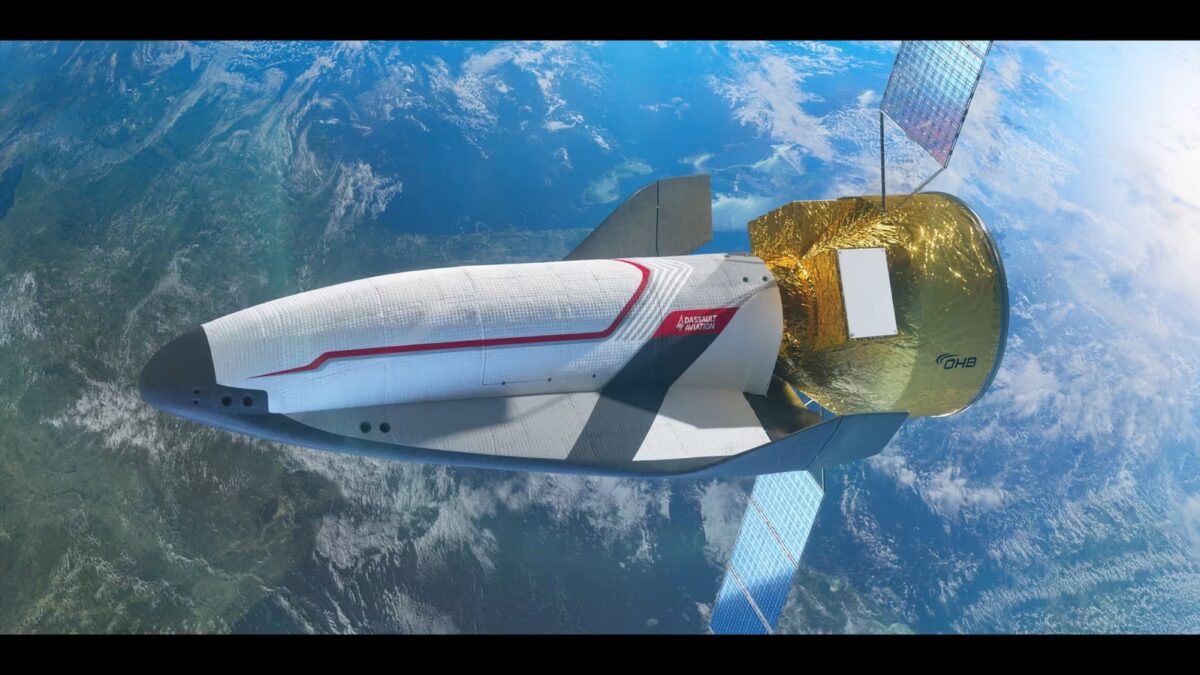 Космический аппарат Vortex-S в космосе с орбиты