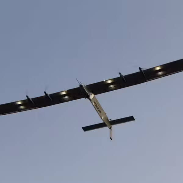 Беспилотник Solar Impulse 2 в полёте