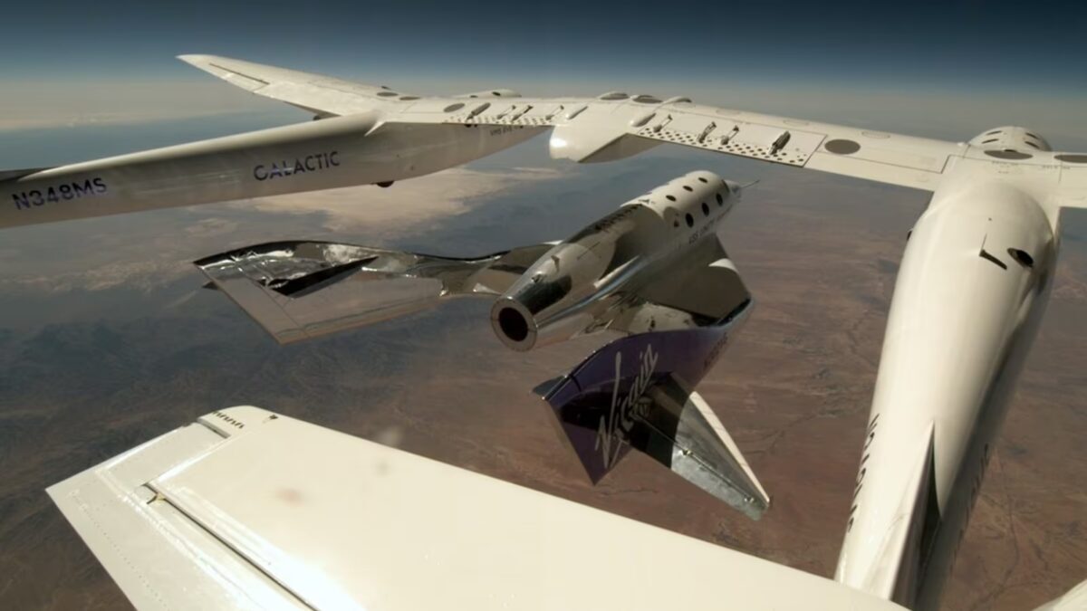Космический корабль Virgin Galactic VSS Unity в космосе