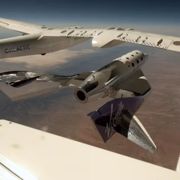 Космический корабль Virgin Galactic VSS Unity в космосе
