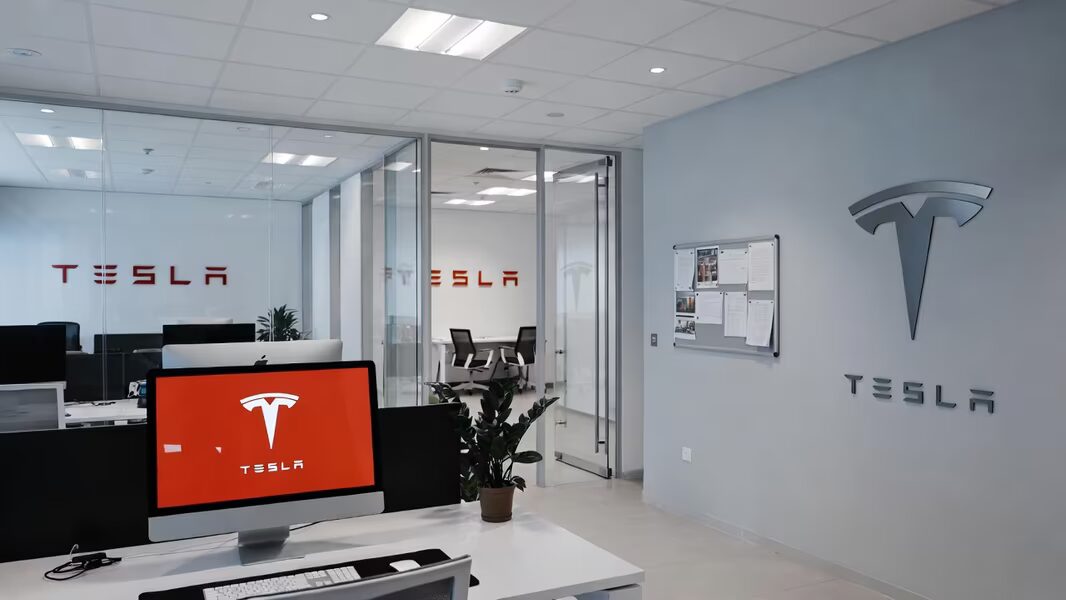 Tesla ищет новичков для обучения Optimus и автопилота