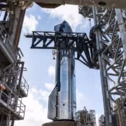 Ракета Starship внутри космического комплекса