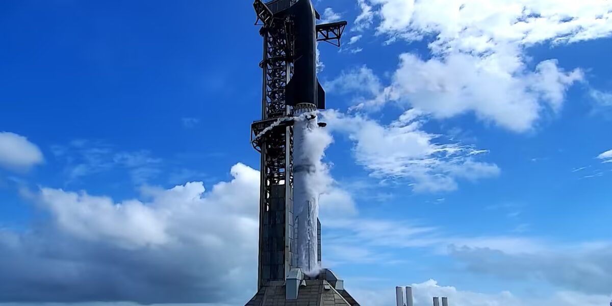 Ракета SpaceX Starship V3 на старте перед полётом