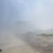 Человек фотографирует сторону космодрома SpaceX Pad 2