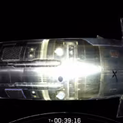 космический корабль Starship SpaceX в космосе Starlink спутники